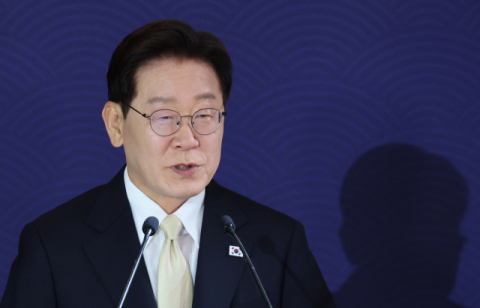 李대통령 지지율 9%p 내려앉자 