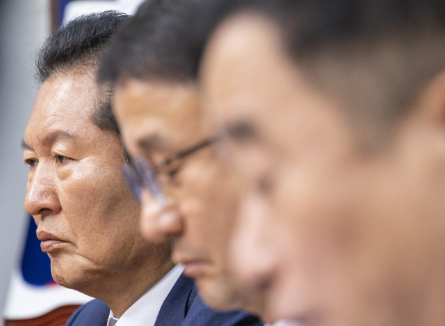지선 끝나니 당권 싸움 전초전…민주당, 최고위서 당대표 책임론 두고 격돌