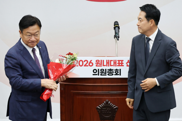 '접전' 끝에 당선된 정점식…당내 결속·대여 투쟁 '난제 산적'