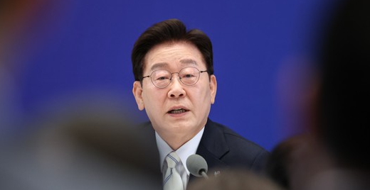 李 