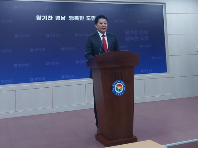 박완수 당선자 측 유해남 전 수석대변인이 11일 오전 기자회견을 하고 있다.
