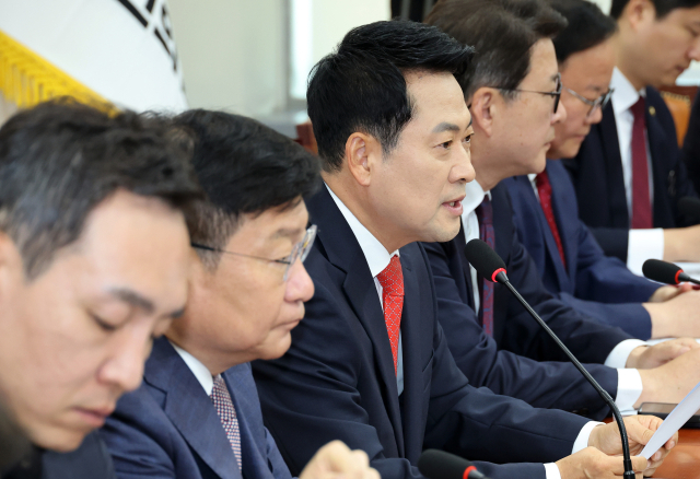 국민의힘 장동혁 대표가 11일 국회에서 열린 최고위원회의에서 발언하고 있다. 연합뉴스
