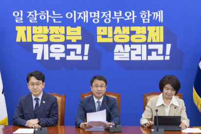 '특검 연발' 민주당, '투표용지 부족 사태엔 신중론