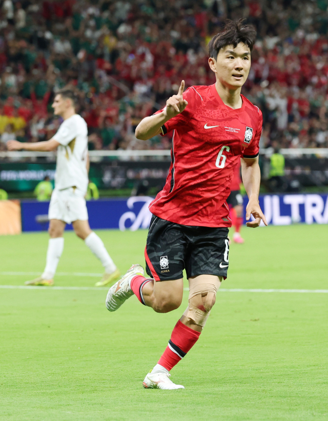 11일(현지시간) 멕시코 사포판 과달라하라 스타디움에서 열린 2026 북중미 월드컵 A조 1차전 한국과 체코의 경기. 첫 골을 성공시킨 황인범이 세리머니를 하고 있다. 연합뉴스