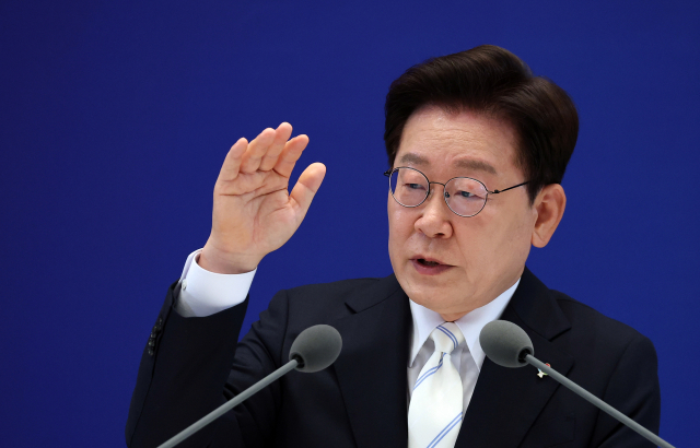 이재명 대통령이 8일 청와대 영빈관에서 열린 취임 1주년 기자회견에서 발언하고 있다. 연합뉴스
