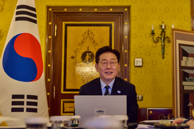 국힘 44.3%·민주 38.0%…李대통령 지지율, 4주째 하락