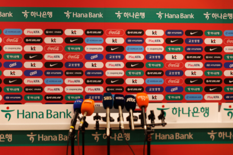 한국 대표팀 선수들, 언론과 접촉 줄이는 이유는?
