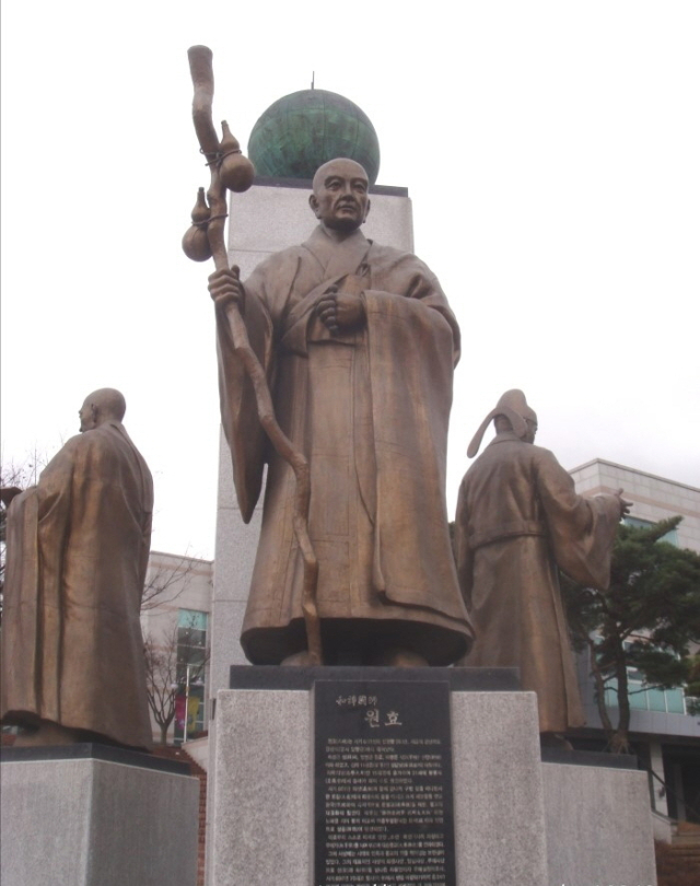 경산시립박물관 앞 삼성현 동상. 매일신문 DB.