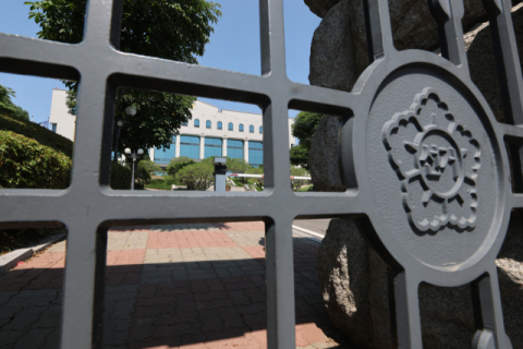 출근 너무 이르니 사전투표 6시→9시로…선관위 보고서에 담긴 황당 제안 