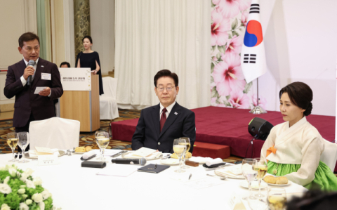 이 대통령 프랑스 에비앙에서 열리는 G7 정상회의 참석