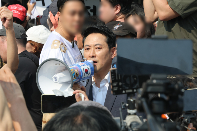 잠실개표소 진입, 野중재에도 시위자 1명 반발에 끝내 무산