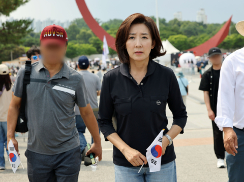 나경원, 경찰 '잠실 개표소' 진입 시도에 