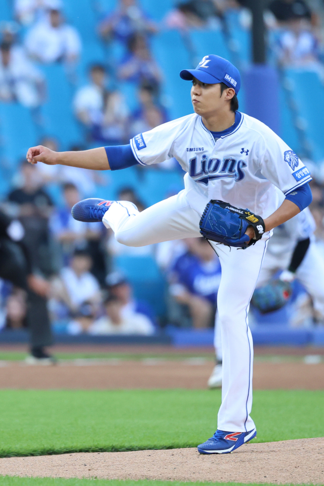 삼성 라이온즈의 원태인이 16일 대구에서 열린 키움 히어로즈와의 경기에 선발 등판해 역투하고 있다. 삼성 제공