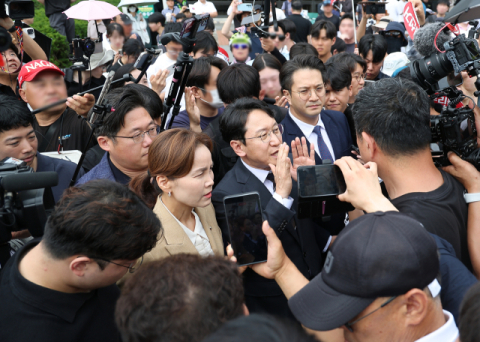 민주당 의원들, 올림픽공원 찾았지만 시민들 반발에 발길 돌려