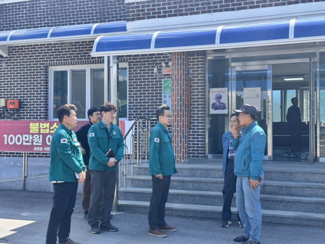 봉화군은 최근 지역 내 무더위쉼터를 방문해 운영 실태를 점검하고 폭염 대응대책 추진 상황을 확인했다. 봉화군 제공