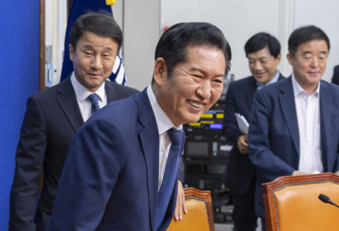 '당원파' 자처한 정청래, 이재명 전례 따라 24일 사퇴 후 전대 출마?