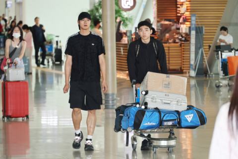 잠실 개표소 봉쇄 여파…오상욱 등 펜싱 대표팀 남의 칼 들고 출국