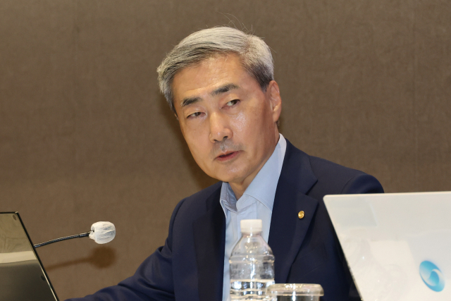 신현송 한국은행 총재가 17일 서울 중구 한국은행 별관에서 열린 2026년 상반기 물가안정목표 운영상황 점검 기자설명회에서 발언하고 있다. 연합뉴스