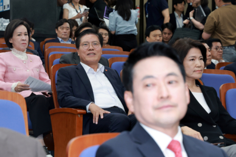 국힘 의총장 어떤 얘기 오갔나…張 대표 거취 논란 장기화될 듯
