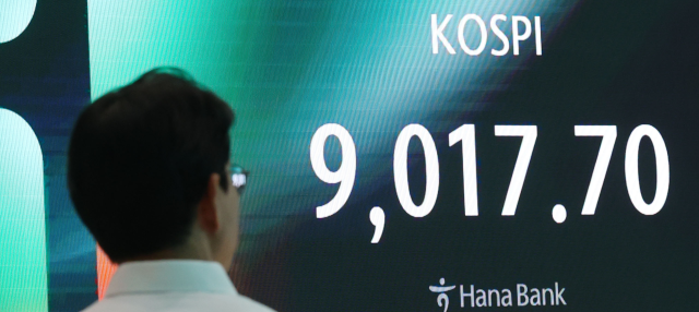 코스피, 사상 첫 9,000 돌파…韓 증시 역사 새로 썼다