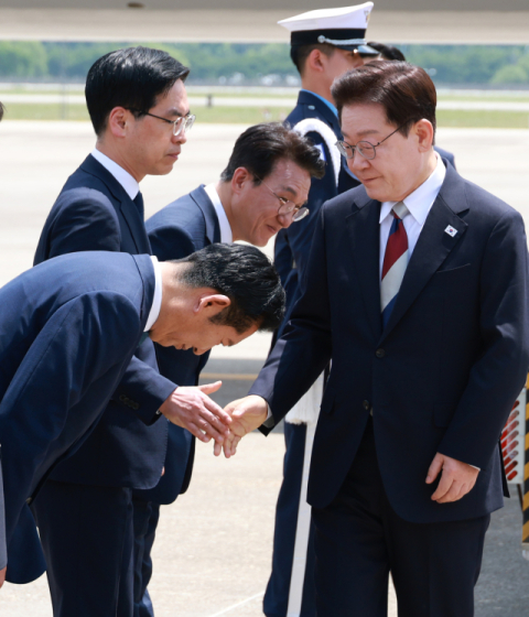 '환송식 불참' 정청래 이번엔 마중…이재명 대통령 향해 