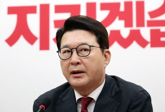 국민의힘 신동욱 최고위원이 15일 국회에서 열린 최고위원회의에서 발언하고 있다. 연합뉴스