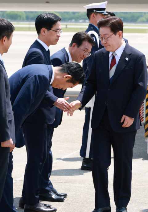 정청래, 李 앞 '90도' 인사하더니…