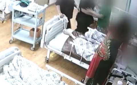 [속보] 병상 위 노인 얼굴에 이불 덮고 짓누른 간호조무사…병원은 은폐 의혹