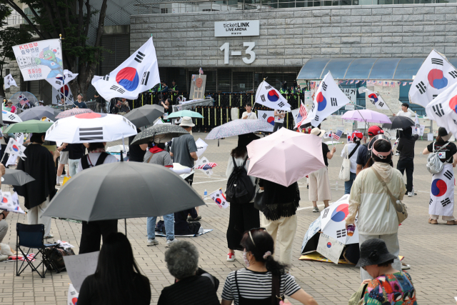 잠실개표소 무단 침입 3명, 신원 확인…경찰, 수사 확대