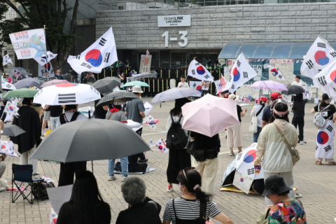 잠실개표소 지하 무단침입한 3명, 신원 확인…경찰, 잠실 시위 수사 확대