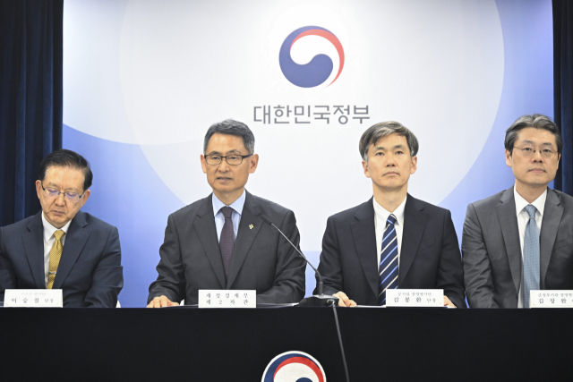 허장 재정경제부 2차관이 19일 서울 종로구 정부서울청사에서 열린 2025년도 공공기관 경영실적 평가결과 및 후속조치 브리핑에 참석, 발표문을 낭독하고 있다. 2026.6.19. 재경부 제공