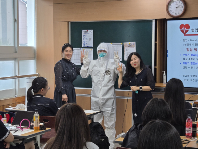 가야대학교 RISE(앵커)사업단은 지역 고교에서 진로 탐색과 전공 이해를 위한 「스마트 헬스케어 간호 진로·탐구형 비교과 프로그램」을 운영했다. 가야대 제공