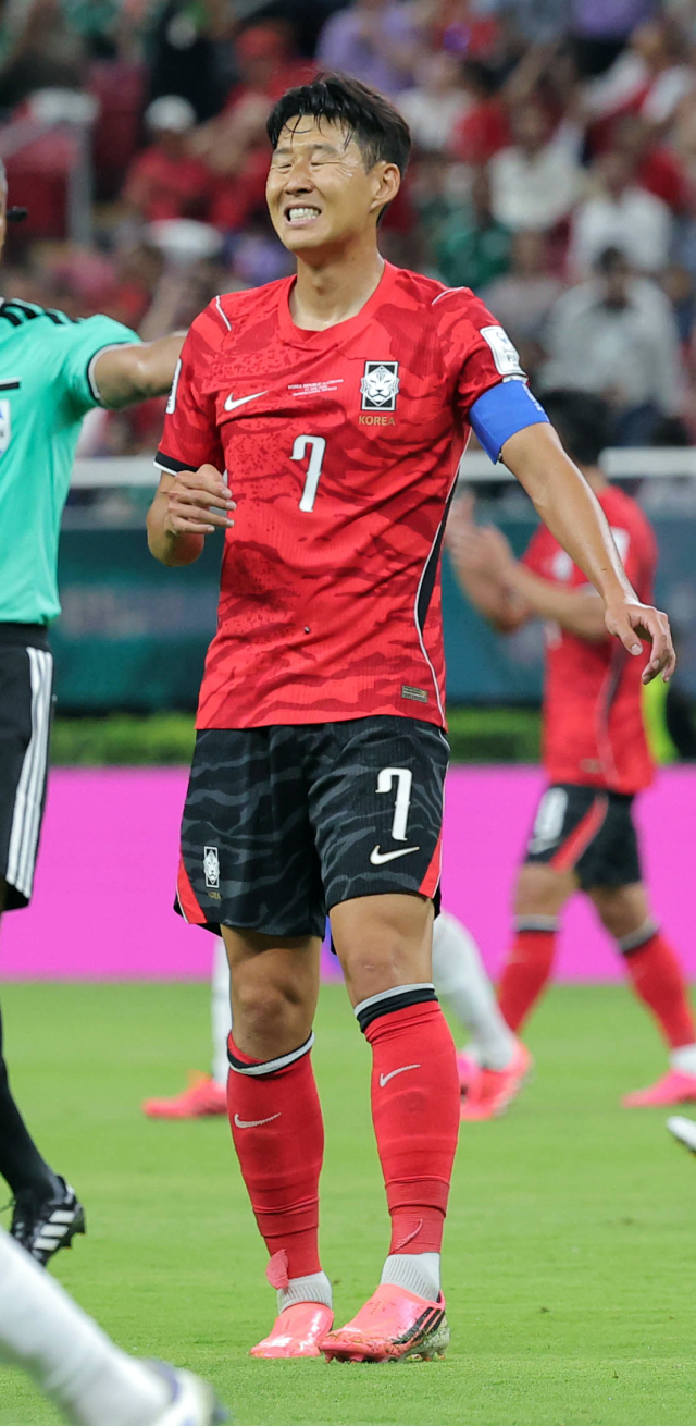 한국의 손흥민이 12일 멕시코 사포판 과달라하라 스타디움에서 열린 2026 북중미 월드컵 A조 1차전 체코와의 경기 도중 슛이 빗나가자 아쉬워하고 있다. 연합뉴스