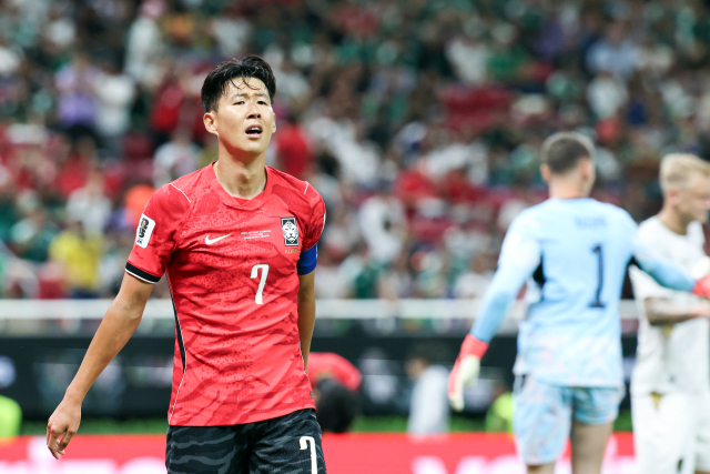 한국의 손흥민이 지난 12일 멕시코 사포판 과달라하라 스타디움에서 열린 2026 북중미 월드컵 A조 1차전 체코와의 경기 도중 슛이 빗나가자 아쉬워하고 있다. 연합뉴스