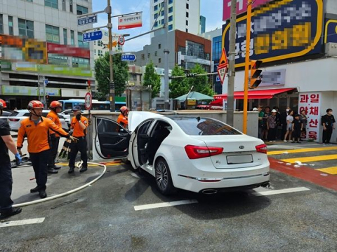 부산서 70대 운전자 차량 인도 덮쳐…2명 사망·3명 부상