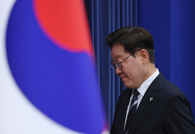 文정권 때린 檢·김앤장 출신 민정수석, 조국당 