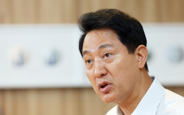 오세훈 서울시장이 서울시청에서 연합뉴스와 인터뷰를 하고 있다. 연합뉴스