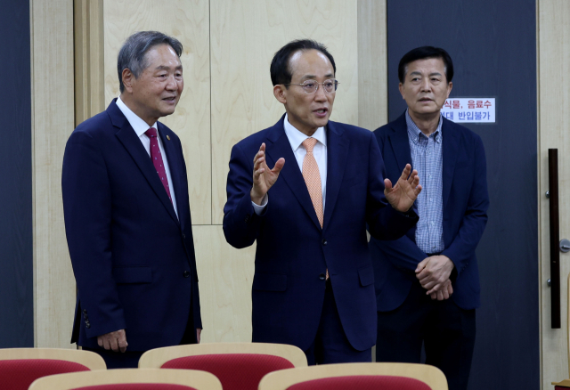 추경호 대구시장 당선인이 22일 대구노인회관을 방문해 대한노인회 대구연합회 간담회에 참석하고 있다. 김영진 기자 kyjmaeil@imaeil.com