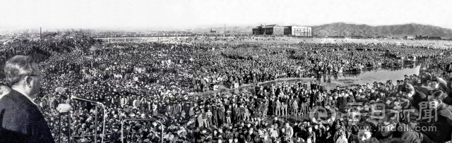 1960년 2월 28일 대구 신천에서 열린 민주당 장면 부통령 후보 선거유세장을 가득 메운 청중들. © 매일신문