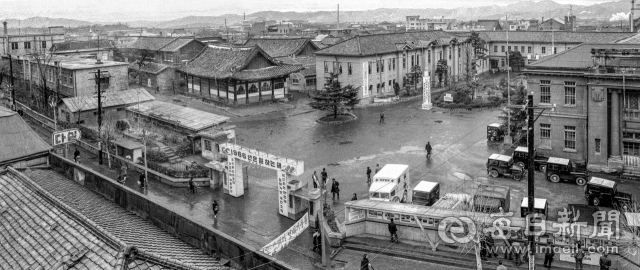 1966년 2월 24일 포정동 경상감영터 오른편에 자리한 경북도청사. © 매일신문
