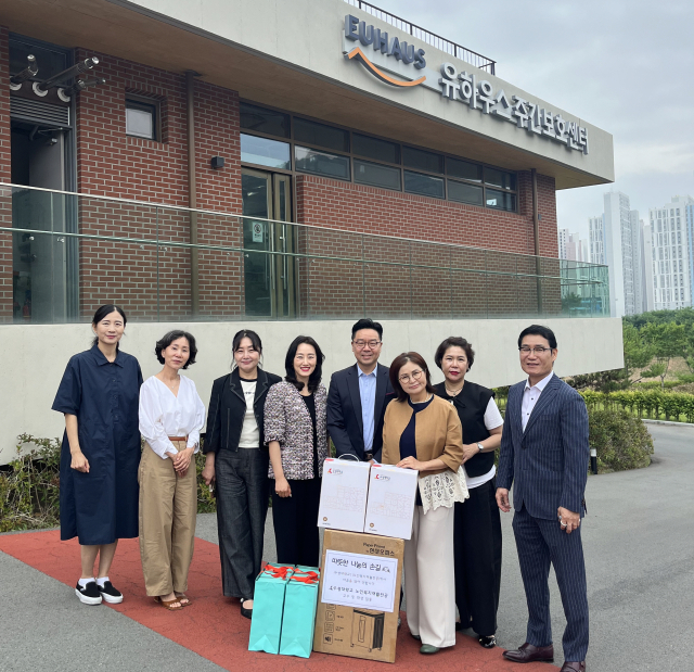 수성대 노인복지과 유하우스에 문서파쇄기 전달