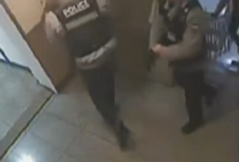 '코드제로'에 계단 걸어오른 경찰…창원 모텔 살인 CCTV 공개되자 '공분'