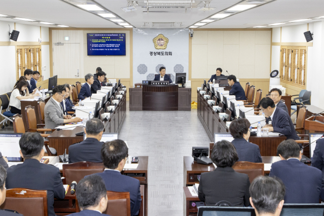 경상북도의회 예산결산특별위원회. 경북도의회 제공