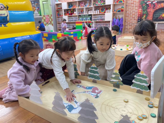 동대구역 광장 대구·경북 관광안내소 앞에 설치된 