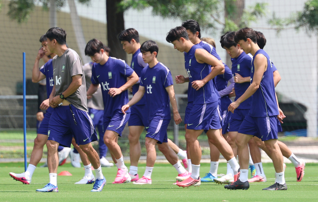 한국 축구대표팀 선수들이 27일(현지 시간) 오전 멕시코 과달라하라 인근 사포판의 치바스 바예 베르데에서 훈련을 하고 있다. 연합뉴스