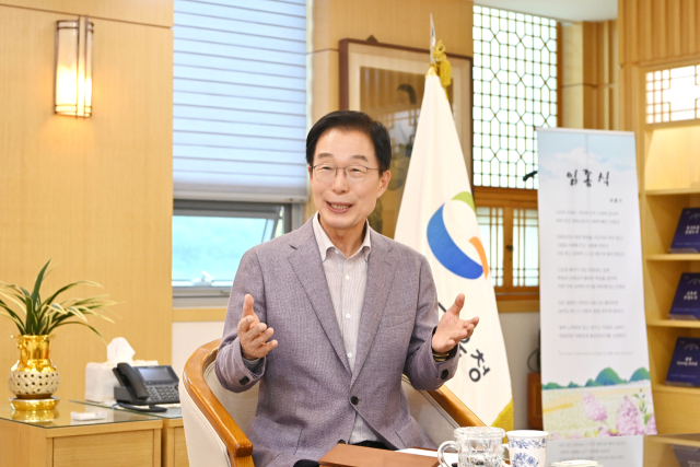 임종식 경북교육감이 매일신문과의 인터뷰에서 지난 8년 간 경북교육청의 직업교육 성과와 앞으로의 정책과 방향성에 대해 이야기 하고 있다. 김영진 기자