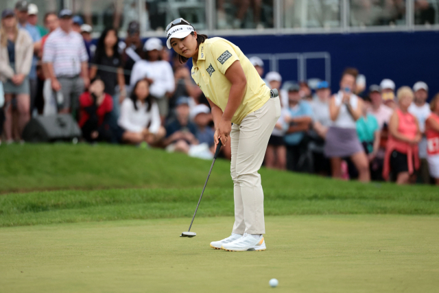 유해란이 29일 미국 미네소타주 채스카에서 열린 LPGA 투어 KPMG 여자 PGA챔피언십에 출전, 최종 라운드 18번 홀에서 퍼팅을 시도하고 있다. AFP 연합뉴스