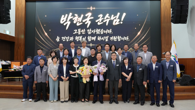 봉화군은 지난 29일 군청 대회의실에서 제46대 박현국 군수 이임식을 열고 민선 8기 군정의 마지막을 함께했다. 봉화군 제공