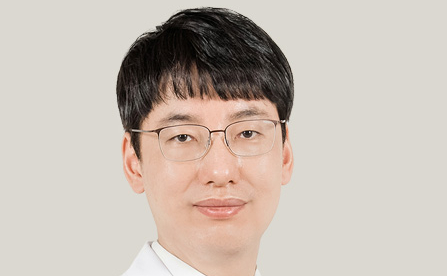 [뷰티클리닉] 여름철 불청객 여드름, 흉터 남기지 않으려면