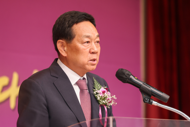 전화식 성주군수가 취임식에서 성주군정 방향을 설명하고 있다. 성주군 재공